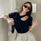 Revealing Clavicle Short Sleeve Top